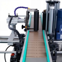 Machine d'étiquetage automatique de bureau en promotion avec convoyeur pour bouteilles rondes, idéale pour l'étiquetage des bouteilles en PET, de parfum, d'huile et d'eau