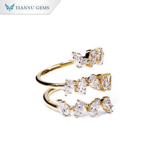 Tianyu宝石カスタマイズデザイン洋ナシカットモアッサナイトダイヤモンドイエローゴールド素材スパイラルリング - Product Image 1