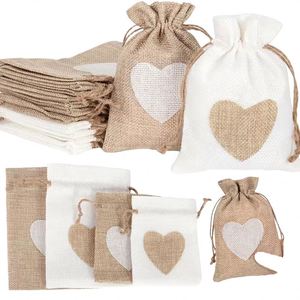 ถุงของขวัญผ้ากระสอบสีขาวแบบมีเชือกผูก ปรับแต่งได้ รีไซเคิลได้ เป็นมิตรกับสิ่งแวดล้อม ลายหัวใจ  ขายจากโรงงาน  สามารถสั่งทำได้ - Product Image 2