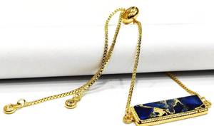 สร้อยข้อมือผู้หญิงประดับพลอยลาพิสแลลู18Kt ชุบทองพร้อมตัวเรือนควอทซ์ - Product Image 3