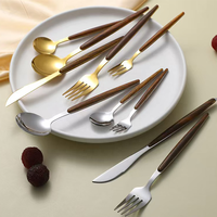 En gros, Ensemble de couverts de Noël robustes en acier inoxydable, couteau et fourchette, avec manche noir, finition dorée, pour décoration de table élégante
