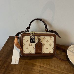 Ladies' Simple <b>square</b> Handbag, Suitable for Daily Use. the Interior Lining Is Made of Comfortable Polyester Material.356 - Product Image 5
