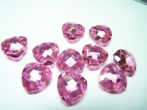 4mm-10mm Double Checker Board Cut CZ Stone Trillion Shape Briolette Cut Cubic Zirconia Faceted Beads pour la fabrication de bijoux - Product Image 4