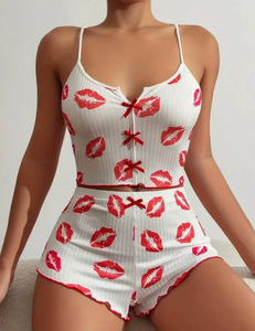 Ensemble de pyjama sexy à imprimé cœur pour femme, vêtements de nuit, haut débardeur décontracté à col en V <span class=keywords><strong>et</strong></span> short, tenue de détente - Product Image 1