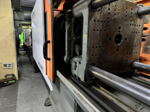 Máquina de Moldeo por Inyección Hidráulica Horizontal Chen Hsong JM-168 Usada de Alta Calidad con PLC, Servomotor, Bomba y Rodamiento, Capacidad de Sujeción de 1600kN - Product Image 2