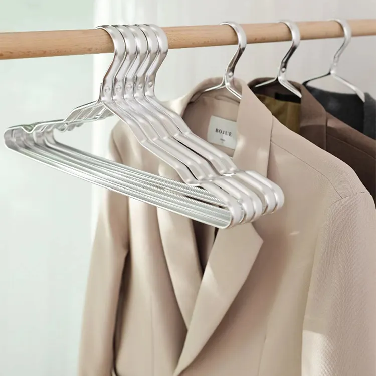 Hochwertige langlebige benutzer definierte kommerzielle Luxus Metall Haken Anzug Mantel Unterwäsche Wäsche ständer Metall Kleiderbügel Großhandel