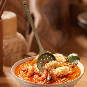 Wooden Soup Ladle Long Handle Large Capacity For Cooking Hot And Sour Soup Wok Ladle Anti Slip High Temperature Resistant - Product Image 3