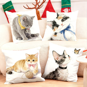 Adorable coussin en forme de chat pour une ambiance de Noël chaleureuse et douillette sur le canapé. - Product Image 1