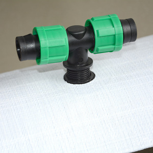 Raccord en T pour tuyau principal en PE blanc pré-percé DaringFish, directement de l'usine, pour l'agriculture - Aucun perçage requis, robuste et durable pour la ferme - Product Image 4