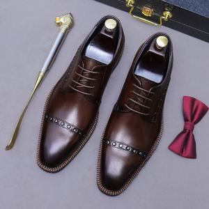 รองเท้าผู้ชายทำมือแบบ Brogue รองเท้าอ็อกซ์ฟอร์ดแบบผูกเชือก ตกแต่งด้วยผ้าแบบ Patchwork กันลื่น สวมใส่สบาย ทนทาน เหมาะสำหรับธุรกิจและงานทางการ ปลายรองเท้าทรงแหลม - Product Image 2