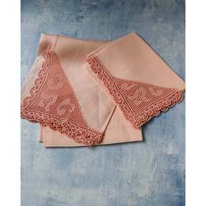 Lot de deux serviettes de table en lin rose Fabriano, motif imprimé personnalisable avec bordure au crochet, ensemble de torchons réutilisables et style uni - Product Image 4