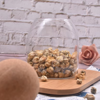 Vente en gros de dôme en verre moderne avec base en bois pour le stockage et la présentation des aliments dans la cuisine, des fleurs préservées, des gâteaux et la décoration de la maison