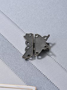 Loquet de porte minimaliste en alliage de zinc avec verrouillage à pression durable pour cuisine, salle de bain, appartement - Installation facile - Product Image 2