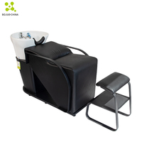 Fauteuil de lavage semi-inclinable avec bac en céramique et structure en acier inoxydable, idéal pour salons de coiffure, instituts de beauté et mobilier pour hommes