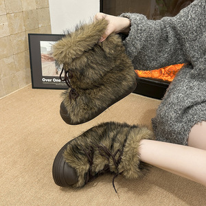 Pantuflas de gamuza suave de alta gama, aptas para uso en interiores y exteriores, pantuflas de invierno para mujer, cómodas y afelpadas, con función antideslizante. - Product Image 2