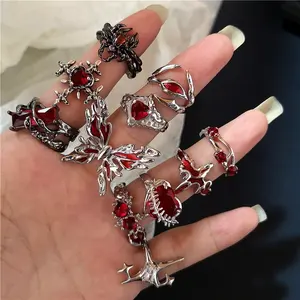 Anillos estéticos de corazón de cristal rojo Irregular para mujer Y2K gótico Animal araña anillo creativo Grunge accesorios de joyería