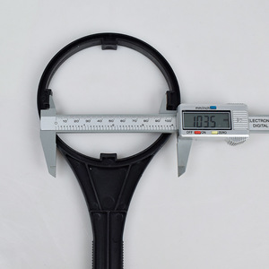 Llave para filtro de máquina de tratamiento de agua, 103,5 mm, apertura redondeada de plástico, medición métrica para carcasa de prefiltro de 20 pulgadas - Product Image 1