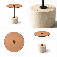 Table basse moderne minimaliste de luxe avec plateau en verre pêche et piétement en pierre de travertin beige naturel, meuble d'angle pour la maison