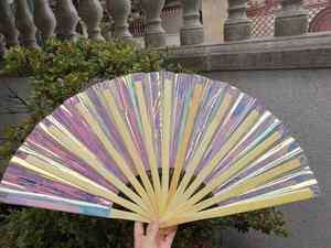 พัดพลาสติก PVC ลายไม้ไผ่ขนาดใหญ่ 13 นิ้ว แบบกำหนดเองได้ สำหรับงานเทศกาลดนตรี พร้อมเสียงดังกรอบแกรบ พับได้ - Product Image 4