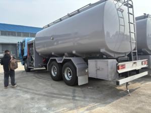 Camion-citerne de ravitaillement en carburant de haute qualité CLW Chassis 6*4 Jet A1, ravitailleur mobile d'aviation à pression par gravité - Product Image 4