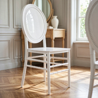 Chaises Chiavari Blanches Empilables en Résine PP pour Mariages, Chaises Napoléon Imperméables pour Banquets et Événements Hôteliers (Vente en Gros)