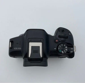 Appareil photo Canon R50 d'occasion, modèle d'entrée de gamme, boîtier seul, léger et économique - Product Image 6