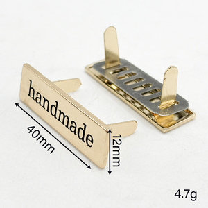 Etichette Metalliche Personalizzate di Alta Qualità con Logo Multicolore Placcato per Abbigliamento, Forma Quadrata o a Rotolo - Product Image 2