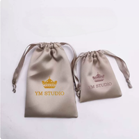 Sacs à cordon personnalisés en satin imprimés sérigraphiés pour accessoires de rangement cadeaux, impression de logo, emballage, sac anti-poussière doux pour perruques et cheveux