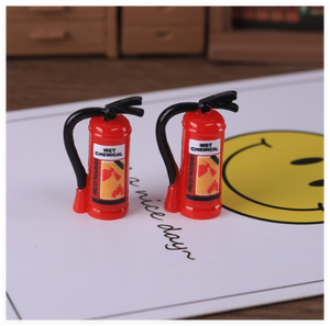 Figura de Extintor de Incendios de Resina Realista para Decoración de Casa de Muñecas en Miniatura, Jardín de Hadas, Juguete Infantil para Jugar a la Imitación - Product Image 4