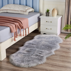 Tapis de sol en fausse laine rouge irrégulier en peluche, forme originale, antidérapant, décoration intérieure, chambre à coucher, salon - Product Image 3