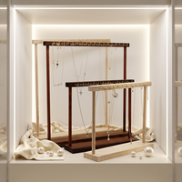Organizador de Collares de Color Nogal Sólido, Ideal para Exhibir Collares y Joyas en el Tocador