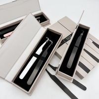 Pince à épiler professionnelle Leenlash en acier inoxydable noir à 90 degrés pour isolation des extensions de cils, avec embouts en fibre en forme de cœur