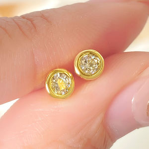 Boucles d'oreilles clous rondes minuscules en zircon plaqué or 18 carats, imperméables, simples et élégantes pour femmes - Product Image 5