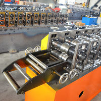 Machine de formage à froid pour volets roulants et lamelles de porte