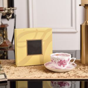 Vente flash : Ensemble de tasses et soucoupes à café et à thé de luxe britanniques en céramique, personnalisable - Product Image 5