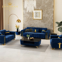 Ensemble de canapés de salon en velours crème, capitonné, en forme de U, avec cadre doré et coussins rayés, moderne, 3+2+1 places, pour hôtel et villa