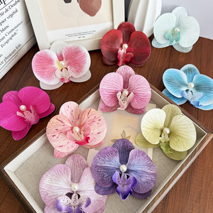 Kẹp tóc Phalaenopsis ngọt ngào với hoa giả ở các cạnh tạo nên bầu không khí cao cấp. Kẹp mỏ vịt - Product Image 3