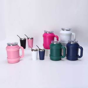 Grand gobelet isotherme en forme de baril de bière de 1500 ml + 140 ml avec poignée, livré avec un petit gobelet et une paille assortis - Product Image 1