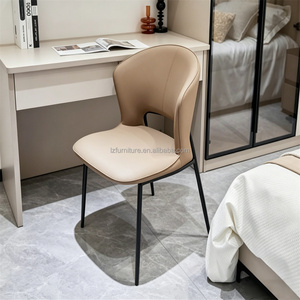 Ensembles de meubles de chambre personnalisés et abordables : Lit en bois avec armoire, bureau, table de chevet et placard de rangement intégré pour appartements - Product Image 5