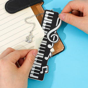 Segnalibro in Metallo a Forma di Tastiera di Pianoforte con Catena, Charm a Forma di Chiave di Violino, Segnalibri in Smalto Nero per Musicisti e Amanti della Musica - Product Image 4