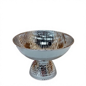 Moderna tazón de metal hecho a mano con acabado pulido, frutero decorativo para decoración de mesa en el hogar o bodas, tazones modernos. - Product Image 1