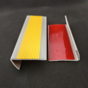 Profilé <span class=keywords><strong>de</strong></span> marche en PVC antidérapant, bande antidérapante, tapis <span class=keywords><strong>de</strong></span> sol intégré en PVC, produits en caoutchouc, tapis <span class=keywords><strong>de</strong></span> sol durable - Product Image 1