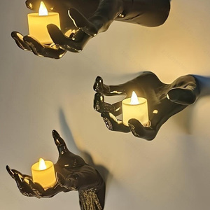 Décorations d'Halloween et de Noël, lot de 3 mains effrayantes en bois à fixer au mur avec bougies éclairées - Product Image 1
