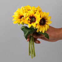 Bouquet de soie de tournesol à 6 têtes fait à la main de haute qualité en gros pour la décoration de la maison Arrangement mural de jardin sauvage