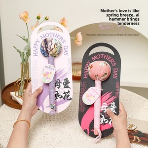 Nuovo <span class=keywords><strong>Regalo</strong></span> per la Festa della Mamma 2026 per Madre o Suocera, Set Souvenir di Alta Qualità con Martello di Artemisia, Pratico e Creativo - Product Image 2