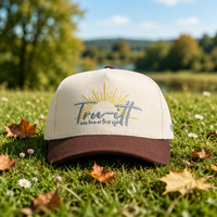 Casquette de haute qualité à 5 panneaux, non structurée, à visière incurvée, avec broderie bicolore