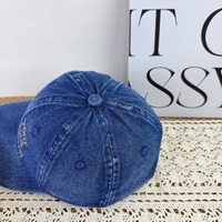 Gorra de béisbol vintage de mezclilla con bordado de letras, visera curva, efecto adelgazante en el rostro, lavado desgastado, estilo urbano y versátil para mujer