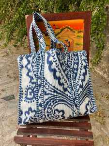 Bolsa de Mano Acolchada de Algodón con Estampado de Bloques, Reutilizable, Interior Espacioso, para Compras, Viajes, Bolso de Hombro - Product Image 4