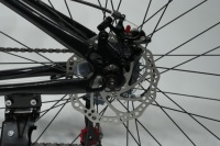 VTT VTT pour hommes 21 vitesses 26 pouces cadre en acier à haute teneur en carbone freins à disque jantes en alliage d'aluminium absorption des chocs et charge de 160kg