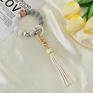 Regalo de dama de honor Manos libres Pulsera redonda de moda Muñequera Nombre personalizado Llavero de pulsera con cuentas de silicona - Product Image 6